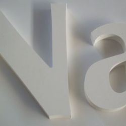 Trabajos de grabado, corte y diseño de materiales